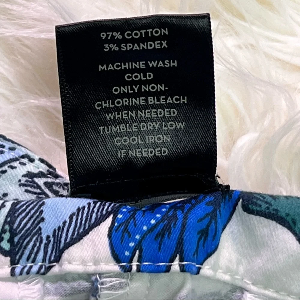 Ann Taylor Curvy Petite Capri Pants 6P Blue White Floral Print Stretch Cotton - Picture 6 of 8